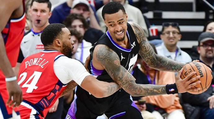 快船队迎来重磅补强:约翰·科林斯加盟 快船队迎来重磅补强:约翰·科林斯加盟