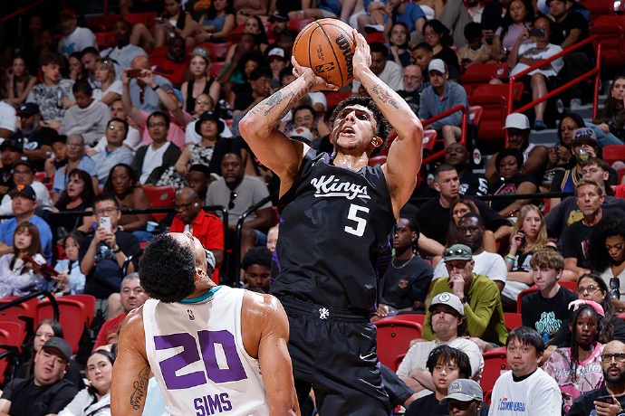 黄蜂斩获队史首个夏季联赛冠军,克努佩尔闪耀赛场 黄蜂斩获队史首个夏季联赛冠军,克努佩尔闪耀赛场