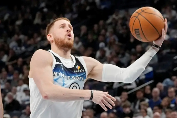 湖人报价迪文琴佐被拒,外线引援受阻 湖人报价迪文琴佐被拒,外线引援受阻